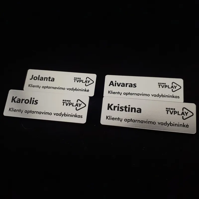 Vardinių kortelių graviravimas