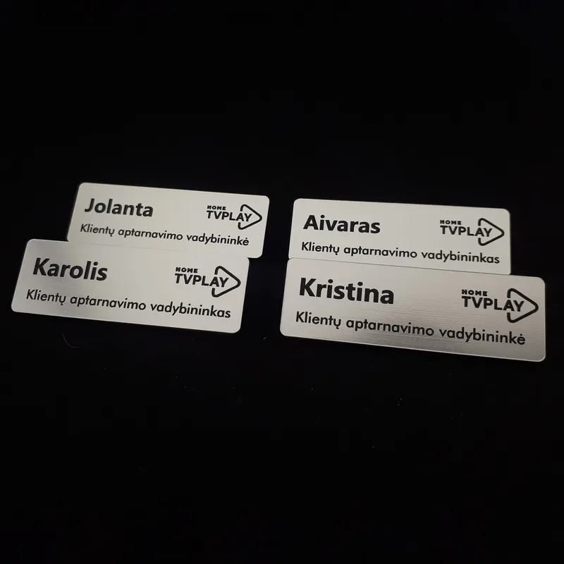 Vardinių kortelių graviravimas