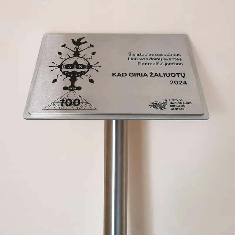 Metalinė lentelė su kojele