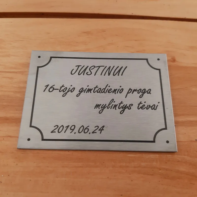 Metalinės plokštelės graviravimas